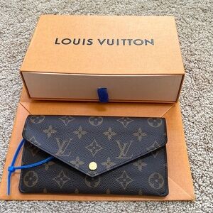 LOUIS VUITTON monogram Jeanne wallet with Louis Vuitton inserts
